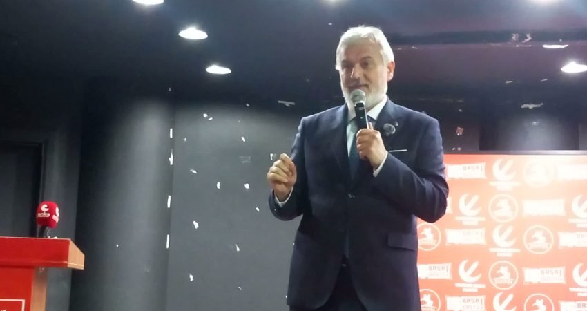 Yeniden Refah Partisi (YRP) Genel Başkan Yardımcısı Mehmet Altınöz, "Binalar yapmak