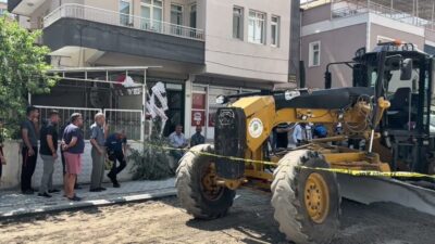 Malatya’nın Yeşilyurt ilçesinde asfalt çalışması sırasında greyderin altında kalan 50