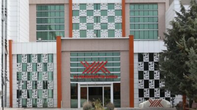 Türkiye'de yükseköğrenimini tamamlayan uluslararası mezunlar, gerekli şartları sağlamaları halinde kısa