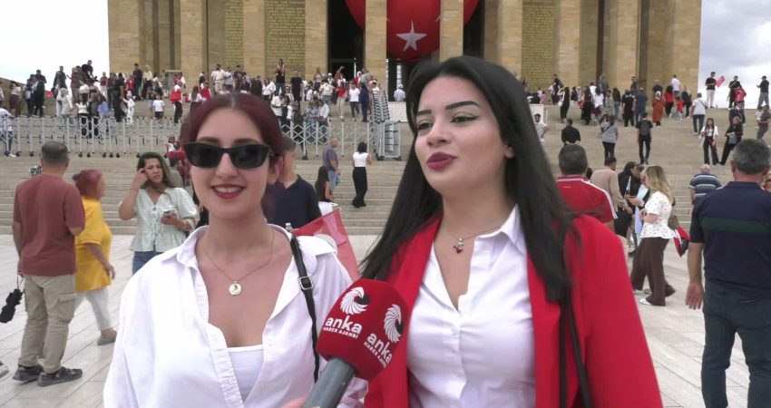Yurttaşlar, Büyük Zafer’in 104’üncü yıl dönümünde Anıtkabir’e akın etti… “Yüzyıllar geçse unutulmuyor” Yurttaşlar 30 Ağustos Zafer Bayramı dolayısıyla Anıtkabir'i ziyaret etti. ANKA
