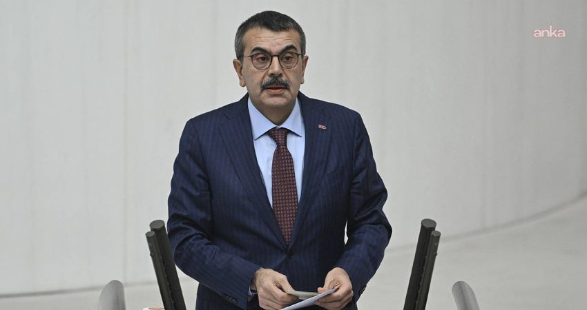 Yusuf Tekin: Öğretmenlerin 1-4 Eylül mesleki çalışmaları çevrim içi yapılacak Millî Eğitim Bakanı Yusuf Tekin, yeni eğitim öğretim yılı hazırlıkları