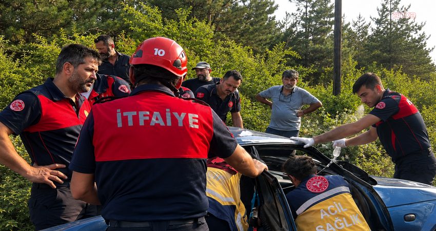 Zonguldak'ın Karadeniz Ereğli ilçesinde işçi servisi ile otomobilin çarpışması sonucu