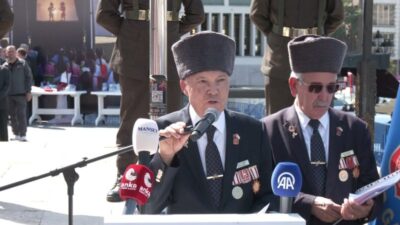 19 Eylül Gaziler Günü dolayısıyla Ulus'taki Atatürk Anıtı önünde tören