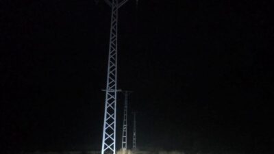 Osmaniye'nin Kadirli ilçesine bağlı Değirmendere Köyü'nde elektrikleri olmayan vatandaşlar, "mum