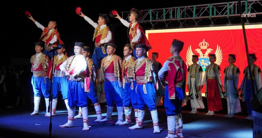 Ayvalık’ta düzenlenen 24. Sarımsaklı Trophy Festivali'ne katılan 10 ekip ve