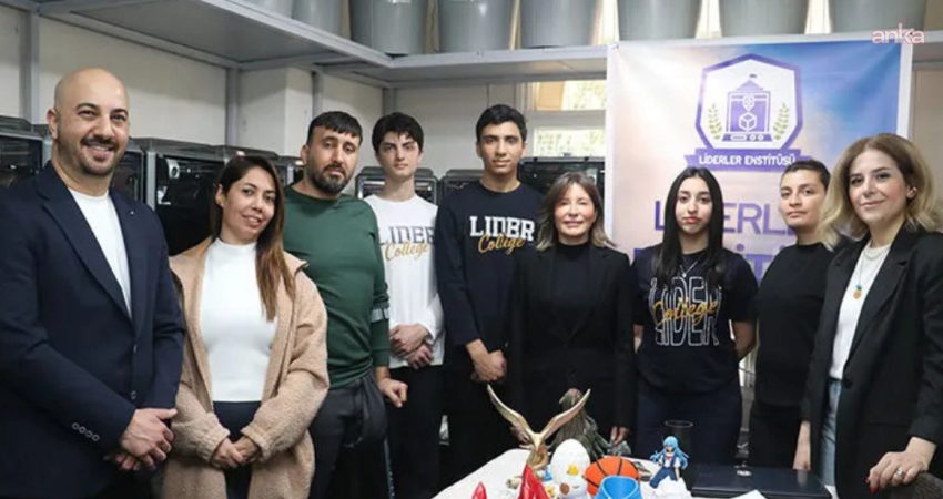 Ev kadınları ve engelli bireylerin yeni nesil üretim araçlarını kullanarak