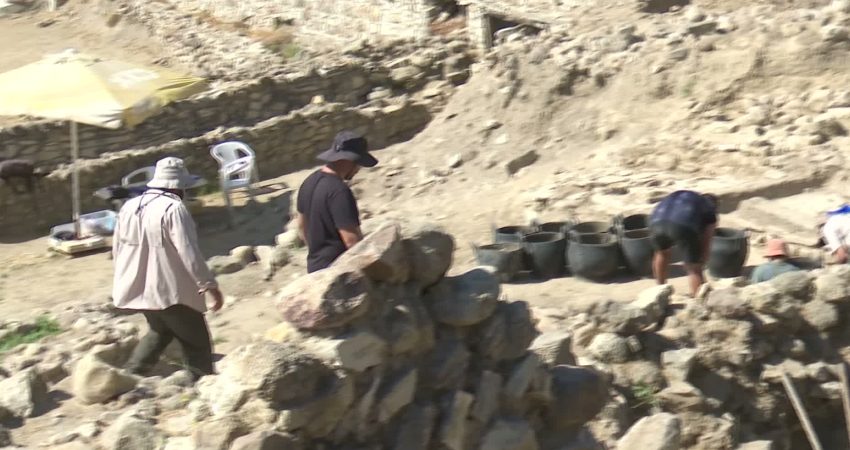 İzmir Büyükşehir Belediyesi’nin destek verdiği Liman Tepe kazılarında yaklaşık 5