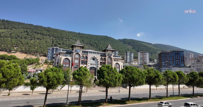 5 günlük bebeğe şiddet davası sanığı hemşirenin tutukluluğuna devam kararı Kahramanmaraş’ta yenidoğan yoğun bakım ünitesinde 5 günlük bebeğe şiddet uyguladığı