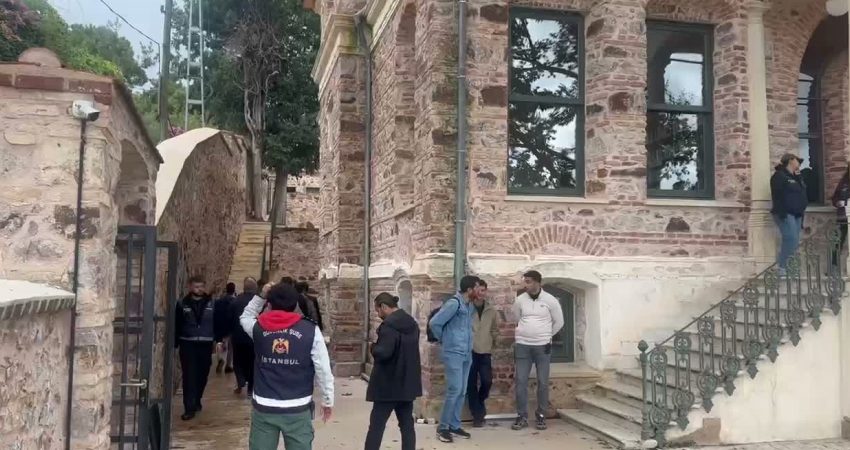 Adalar Belediyesi Başkan Vekilliği seçiminde CHP’li üyeler Yavuz Çifçioğlu, İsmail