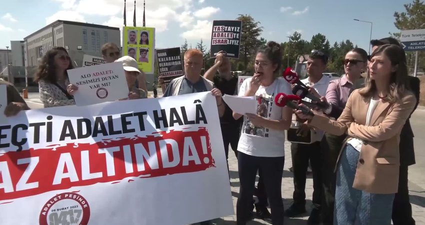 Adli Yıl Açılış Töreni öncesinde Yargıtay önünde toplanan Adalet Peşinde Aileler