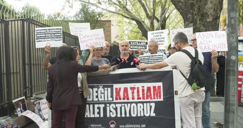 Adalet Peşinde Aileleri Platformu, Adalet Bakanlığı önünde: “Sermayeleri mi, siyasi rantı mı koruyorsun, ölen bebeğin hakkını niye savunmuyorsun” Adalet Peşinde Aileleri Platformu'nun Adıyaman Temsilcisi Celal Gezer, Adalet Bakanı
