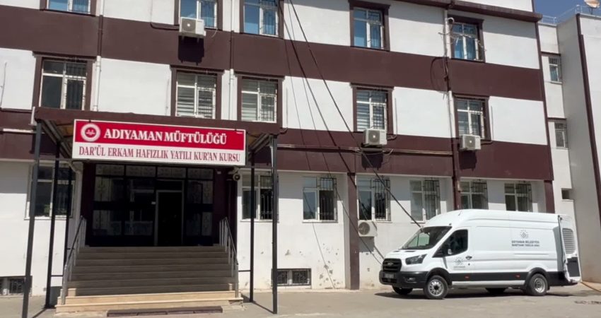 Adıyaman Belediyesi’nden ibadethanelerde kapsamlı temizlik çalışması Adıyaman Belediyesi Temizlik İşleri Müdürlüğü, kent genelindeki cami, mescit, Kur’an