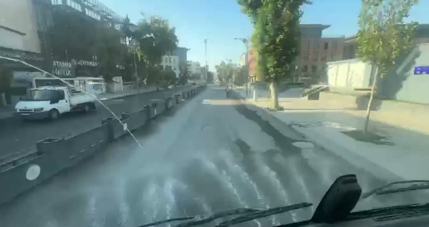 Adıyaman Belediyesi’nden tozla mücadelede çift vardiya Adıyaman Belediyesi, kent genelinde devam eden altyapı çalışmaları nedeniyle oluşan