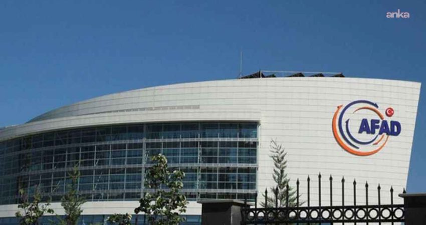AFAD: Şanlıurfa’daki 5,4 büyüklüğündeki deprem sonrası olumsuz durum yok AFAD, Şanlıurfa’nın Karaköprü ilçesinde meydana gelen 5,4 büyüklüğündeki depreme ilişkin