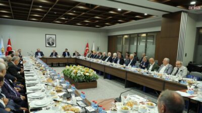 AK Parti Genel Başkanvekili Mustafa Elitaş, partisinin geçmiş dönem milletvekilleriyle