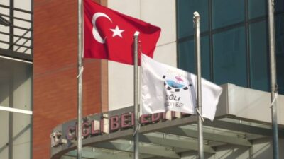 Çiğli Belediye Başkanı Onur Emrah Yıldız'ın partisinden istifa ederek AK