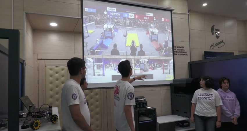 Manisa Büyükşehir Belediyesi tarafından gençlerin bilim ve teknoloji alanlarında kendilerini