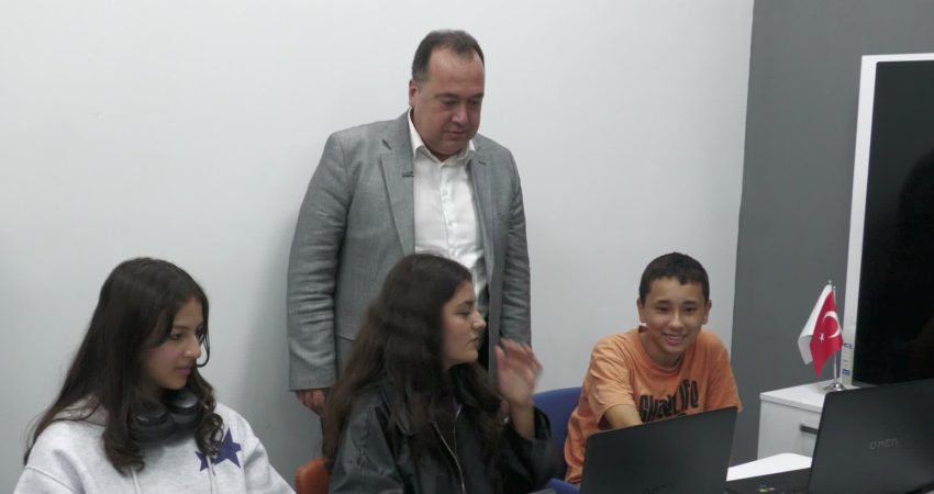 Manisa Büyükşehir Belediyesi’nin gençlerin dijital alanda kendilerini geliştirmeleri amacıyla Temmuz