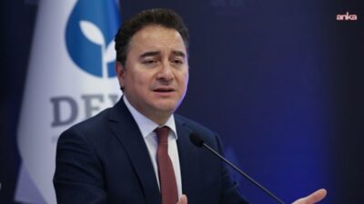 DEVA Partisi Genel Başkanı Ali Babacan, Anayasa Mahkemesi önünde emeklilerin