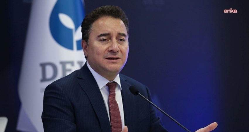 Ali Babacan: Emeklilerimiz sadaka değil, verdikleri emeğin karşılığını istiyorlar DEVA Partisi Genel Başkanı Ali Babacan, Anayasa Mahkemesi önünde emeklilerin