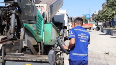 İzmir Büyükşehir Belediyesi, kent merkezindeki çalışmalarını çevre ilçelerdeki yol yatırımlarıyla