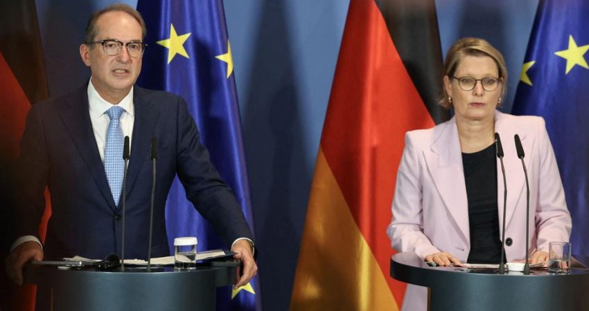 Almanya, Berlin’deki Onur Yürüyüşü saldırısının ardından güvenlik önlemlerini sıkılaştırıyor Almanya hükümeti, Berlin'deki Onur Yürüyüşü'ne düzenlenen ve bir kişinin hayatını