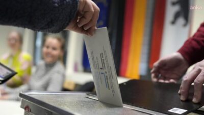 Almanya’da seçmenler, Başbakan Friedrich Merz’in liderliğindeki Hristiyan Demokrat Birlik’in (CDU)