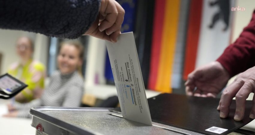 Almanya’da seçmenler, Başbakan Friedrich Merz’in liderliğindeki Hristiyan Demokrat Birlik’in (CDU)