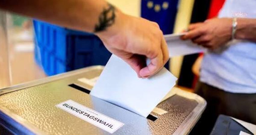 Almanya'nın Mecklenburg-Vorpommern ve Berlin eyaletlerinde düzenlenen kritik bölge seçimlerinin sandık