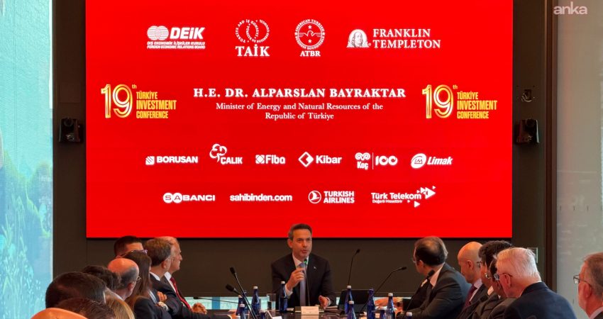 Alparslan Bayraktar, New York’ta yatırımcılarla Türkiye’nin enerji politikalarını görüştü Enerji ve Tabii Kaynaklar Bakanı Alparslan Bayraktar, New York’ta iş