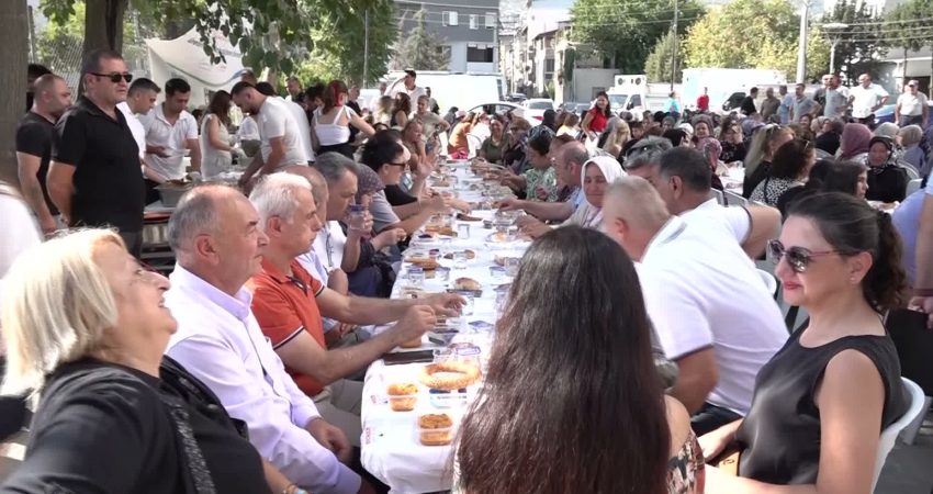 Bornova Belediyesi’nin geleneksel hale getirdiği Menemen Şenliği’nin finali Altındağ Kent