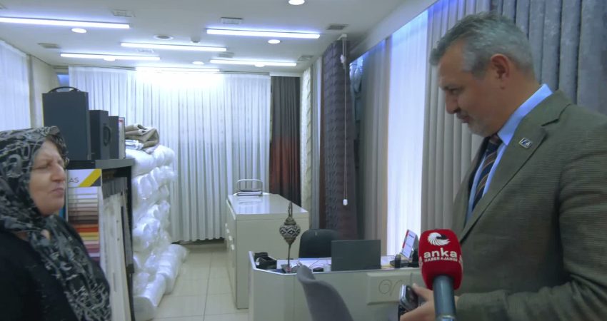 Anahtar Parti Genel Başkan Yardımcısı Kayhan, İzmir’de esnafla buluştu Anahtar Parti Genel Başkan Yardımcısı Orhan Kayhan, partisinin İzmir’de düzenlediği
