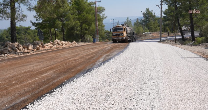 Antalya Büyükşehir Belediyesi, ilçelerde ulaşım konforunu artırıyor Antalya Büyükşehir Belediyesi, Kaş’ın kırsal mahallelerinde ulaşım konforunu artırmak amacıyla