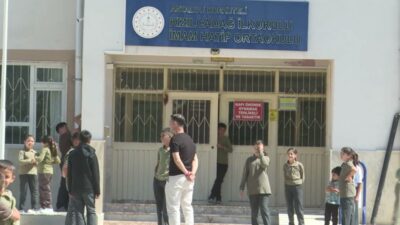 Antalya Büyükşehir Belediyesi’nin Mobil Kuaför TIR’ı, yeni eğitim öğretim yılının