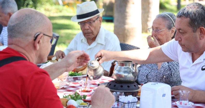Antalya Büyükşehir Belediyesi’nin Alzheimer hastaları ve yakınlarına destek amacıyla hizmet