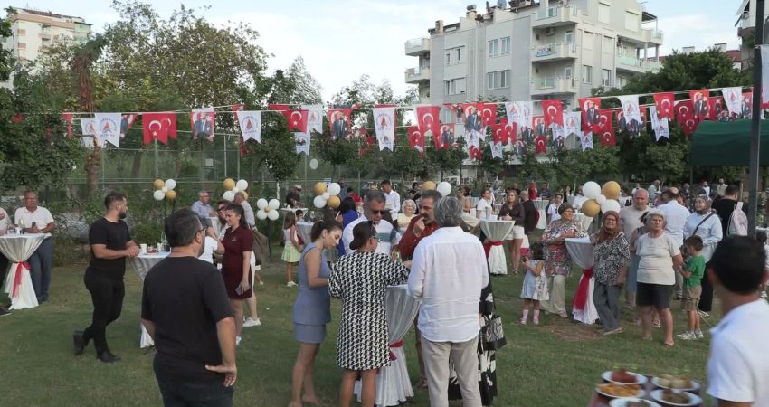 Muratpaşa Belediye Başkanı Ümit Uysal, Çağlayan Mahallesi’nde hizmete sunulan Antalya'nın