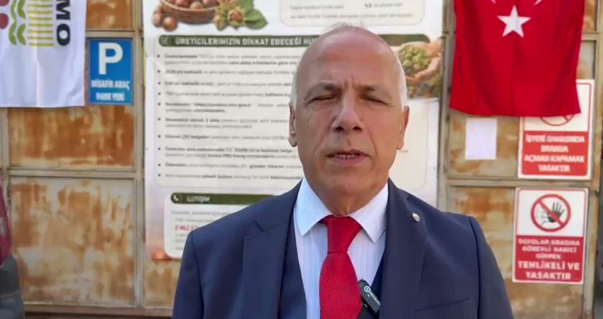 Artvin Ticaret Borsası Başkanı Osman Akyürek, Borçka’da fındık üreticileriyle bir