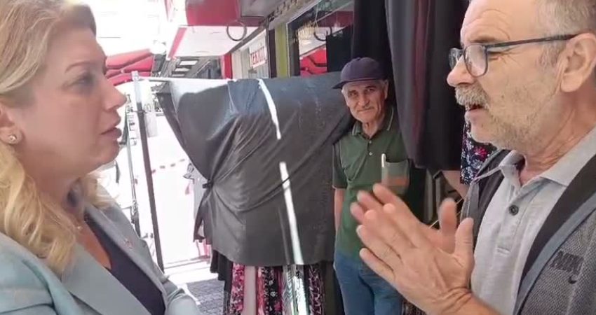 Asu Kaya’ya dert yanan esnaf: “15 liralık çorap bile satılmıyor” YENİ Parti Kadın Kolları Genel Başkanı Asu Kaya, partisinin saha