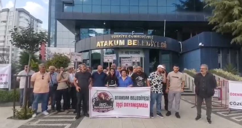 Atakum’da belediye işçileri: 5 aydır maaş alamıyoruz, açlık grevi artık gündemimizdedir Atakum Belediyesi işçileri, 5 aydır ödenmeyen maaşları için üç gündür