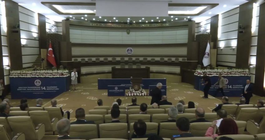AYM Başkanı Özkaya, hakim ve savcılara seslendi: “İnsanlar arasında hükmederken adaletle hükmetmek zorundayız” Anayasa Mahkemesi Başkanı Kadir Özkaya, hakim ve savcılara, "Hepimiz her