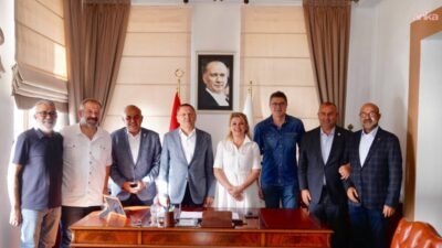 Ayvalık Belediye Başkanı Mesut Ergin, aralarında YENİ Parti Kadın Kolları Genel