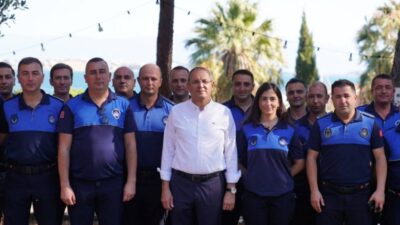 Ayvalık Belediye Başkanı Ergin, zabıta personeliyle bir araya geldi Ayvalık Belediye Başkanı Mesut Ergin, 1-7 Eylül Zabıta Haftası dolayısıyla