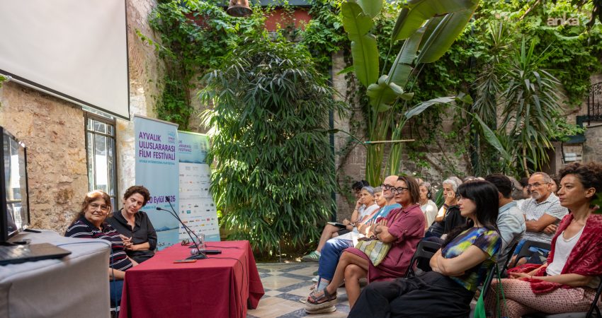 Ayvalık Film Festivali’nde sanatın koşulları ve çevre sorunları konuşuldu Ayvalık Uluslararası Film Festivali’nin beşinci gününde 16 film seyirciyle buluştu.