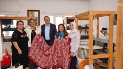 Ayvalık Belediye Başkanı Mesut Ergin, Girit (Sedefli) battaniyesinin yeniden yaşatılması
