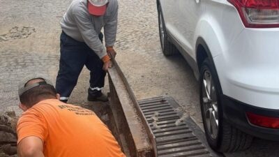 Ayvalık Belediyesi, kış öncesinde olası tıkanma ve su baskınlarının önüne