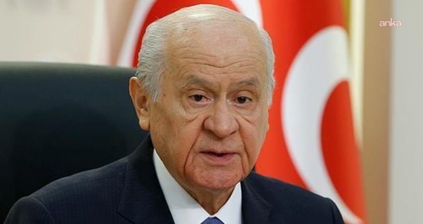 Bahçeli’den ‘fon krizi’ açıklaması: Hukuksuzluğa tevessül eden, kamu malına, yetim hakkına el uzatan kim veya kimler varsa kuşkusuz hesabını hukuk önünde vermelidir MHP Genel Başkanı Devlet Bahçeli, fon krizine ilişkin yazılı açıklamasında,