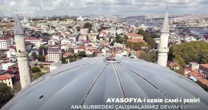 Kültür ve Turizm Bakanı Mehmet Nuri Ersoy, Ayasofya'nın ana kubbesindeki