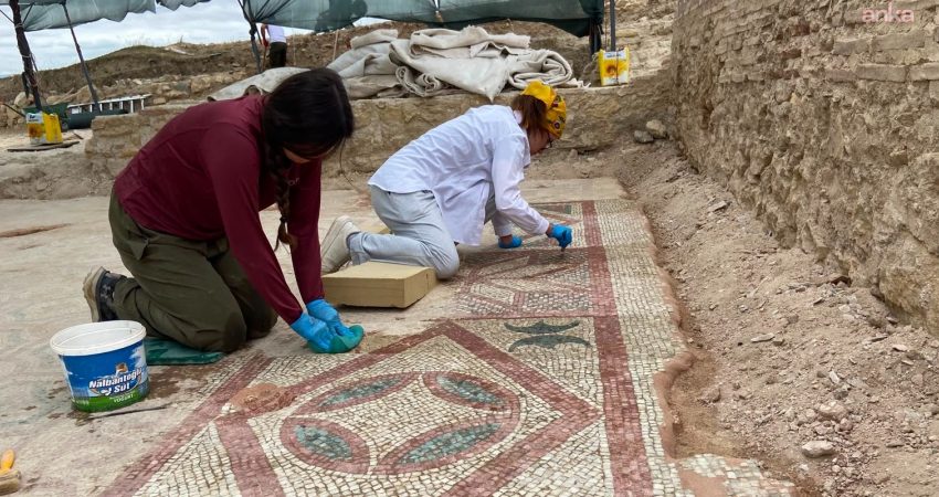 Bakan Ersoy duyurdu: Pompeiopolis’te Roma dönemine ait 105 metrekarelik mozaikler ortaya çıkarıldı Kültür ve Turizm Bakanı Mehmet Nuri Ersoy, Kastamonu'nun Taşköprü ilçesindeki