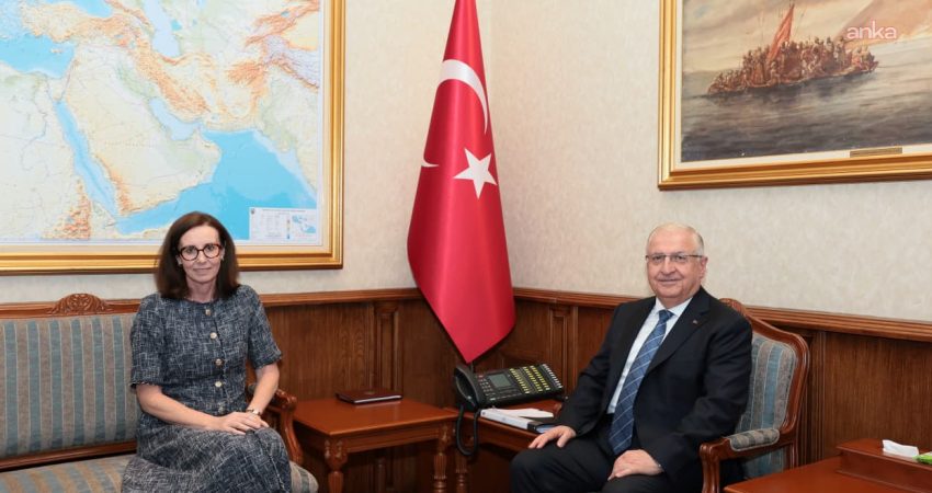 Milli Savunma Bakanı Yaşar Güler, Birleşik Krallık Ankara Büyükelçisi Jennifer