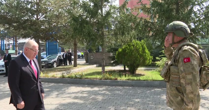 Milli Savunma Bakanı Yaşar Güler, Kars'taki 14. Mekanize Piyade Tugay